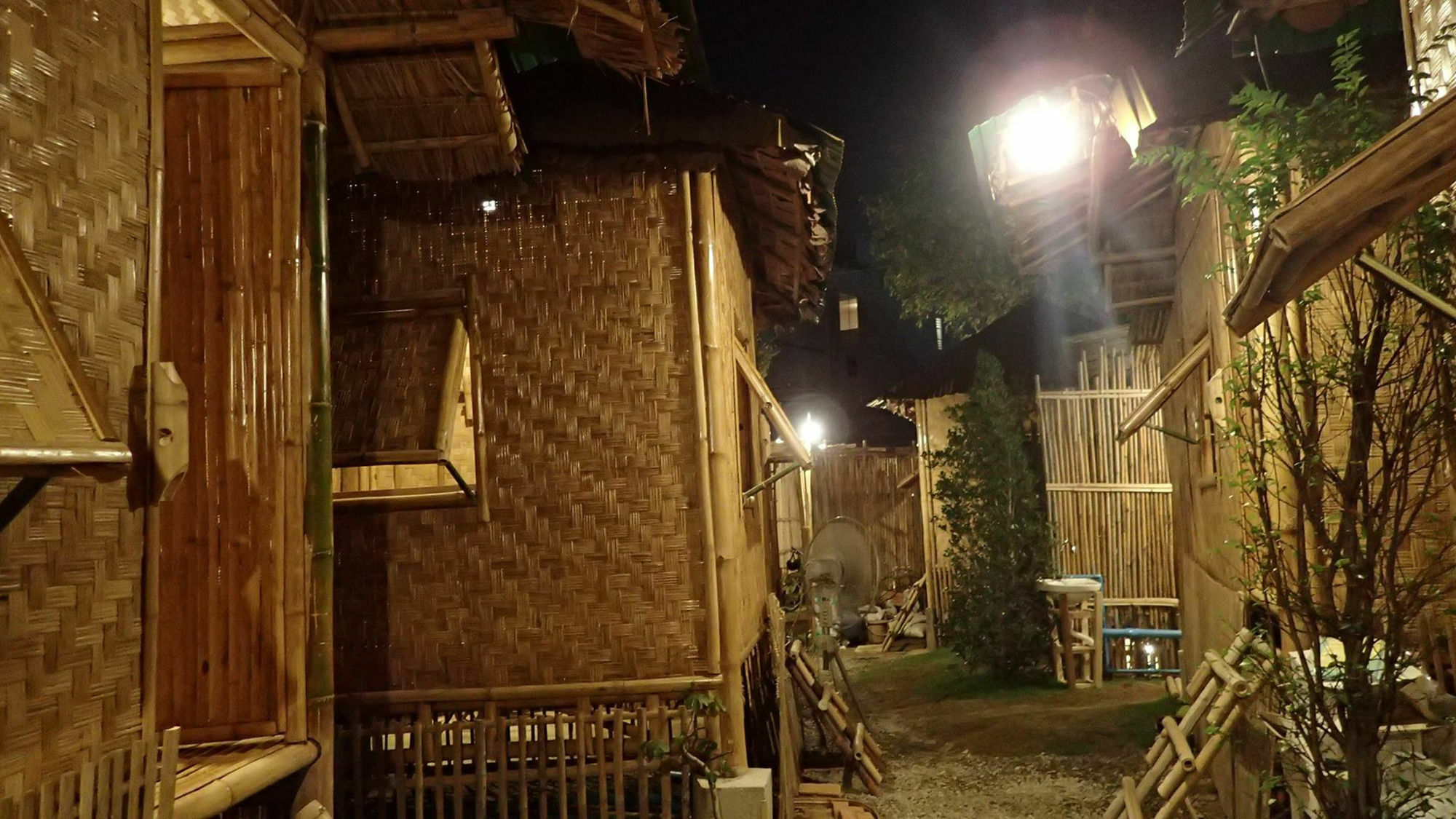 Fundee Story Guesthouse Bamboo House In Chiang Mai Old Town Exterior foto